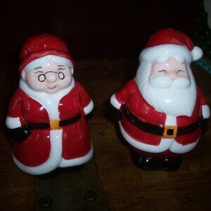 Publix Mr & Mrs Santa Claus Salt and Pepper Shakers Ceramic Christmas Decor